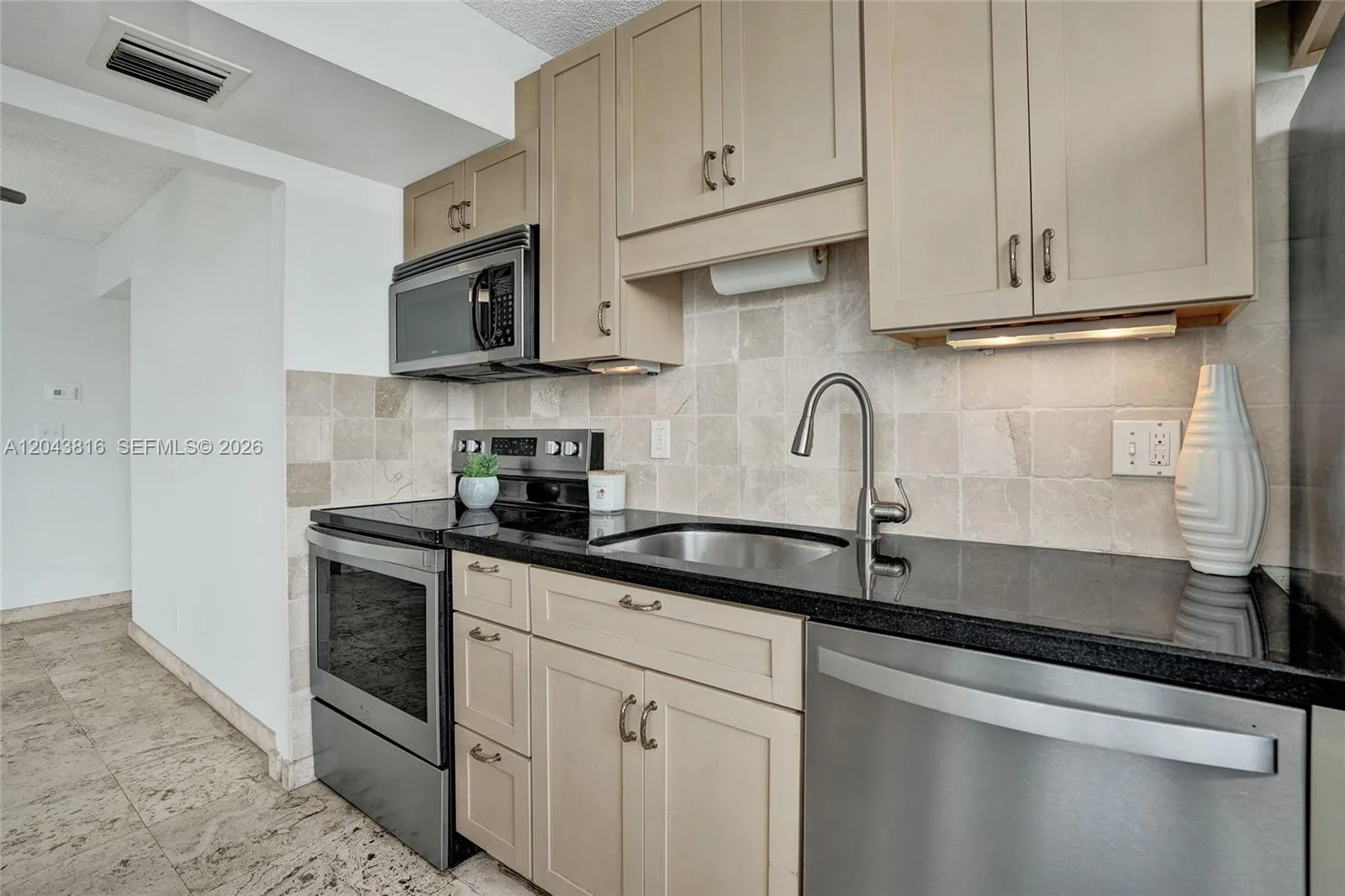 2639 N Riverside Dr # 206, Pompano Beach, FL 33062 photo 8