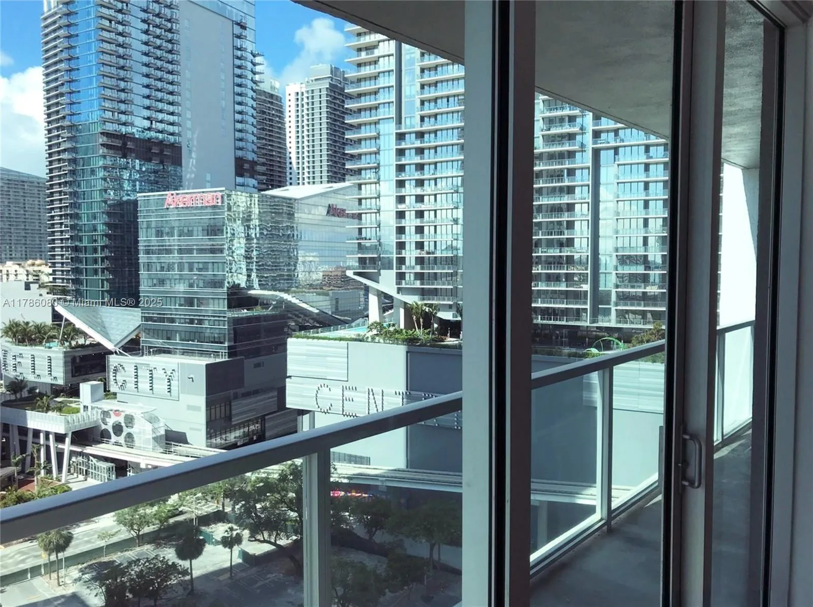 55 SE 6th St # 1610, Miami, FL 33131 photo 2