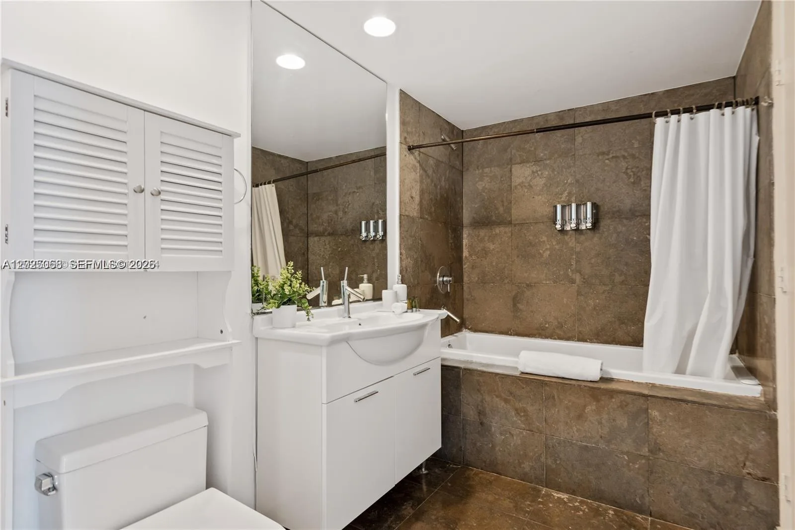 485 Brickell Ave # 2311, Miami, FL 33131 photo 8