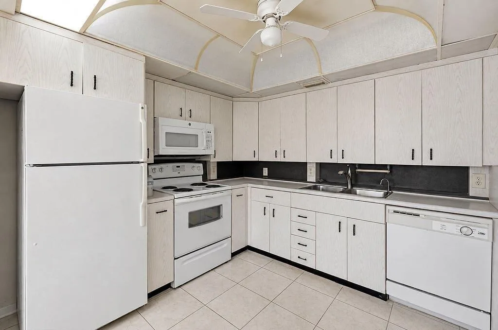 3026 Rexford B, Boca Raton, FL 33434 photo 2