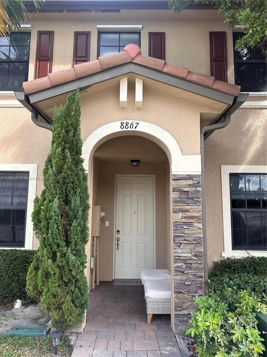 8867 W 35th Way, Hialeah, FL 33018