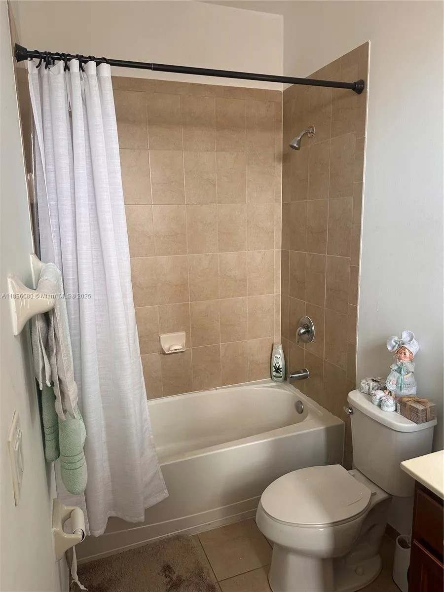 8867 W 35th Way, Hialeah, FL 33018 photo 13