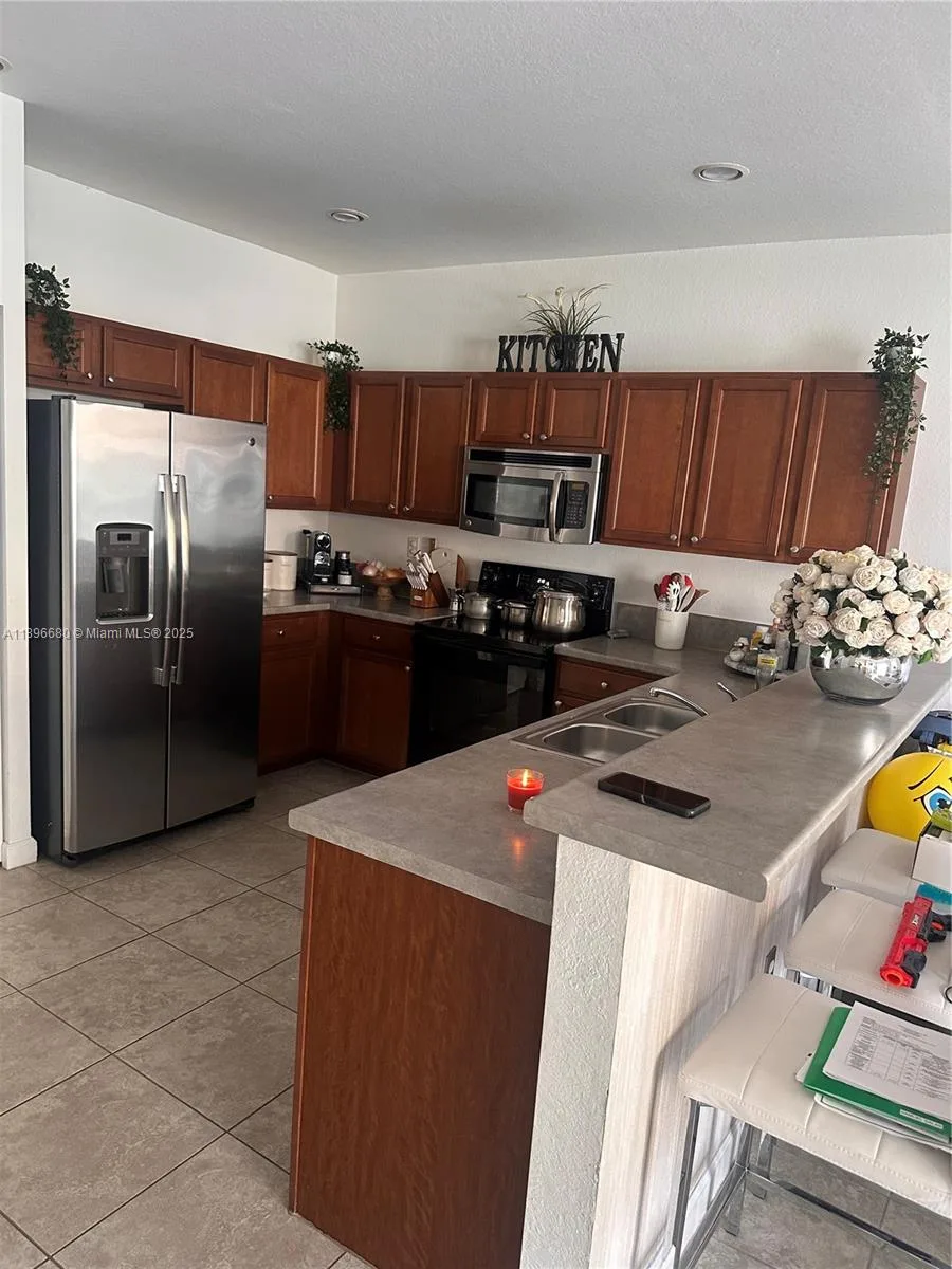8867 W 35th Way, Hialeah, FL 33018 photo 5