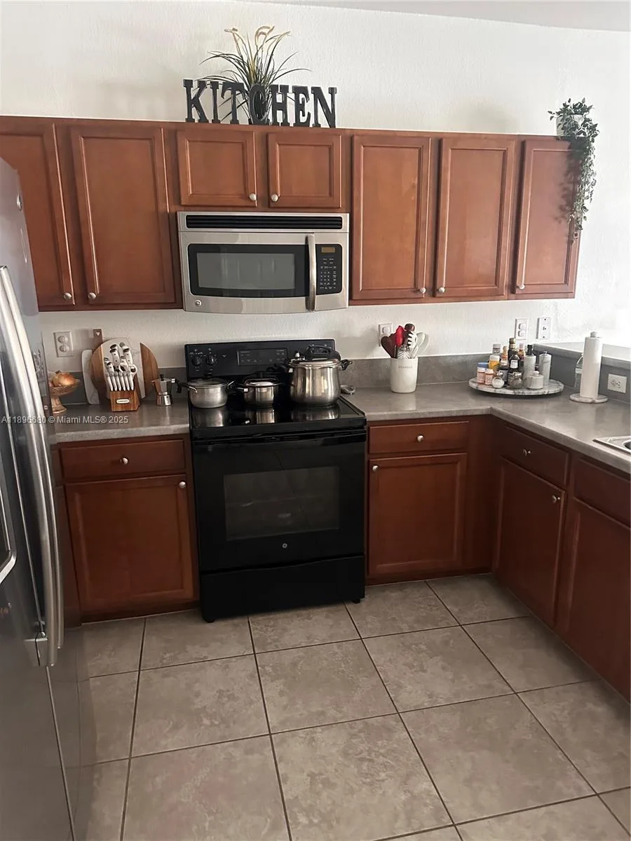 8867 W 35th Way, Hialeah, FL 33018 photo 7