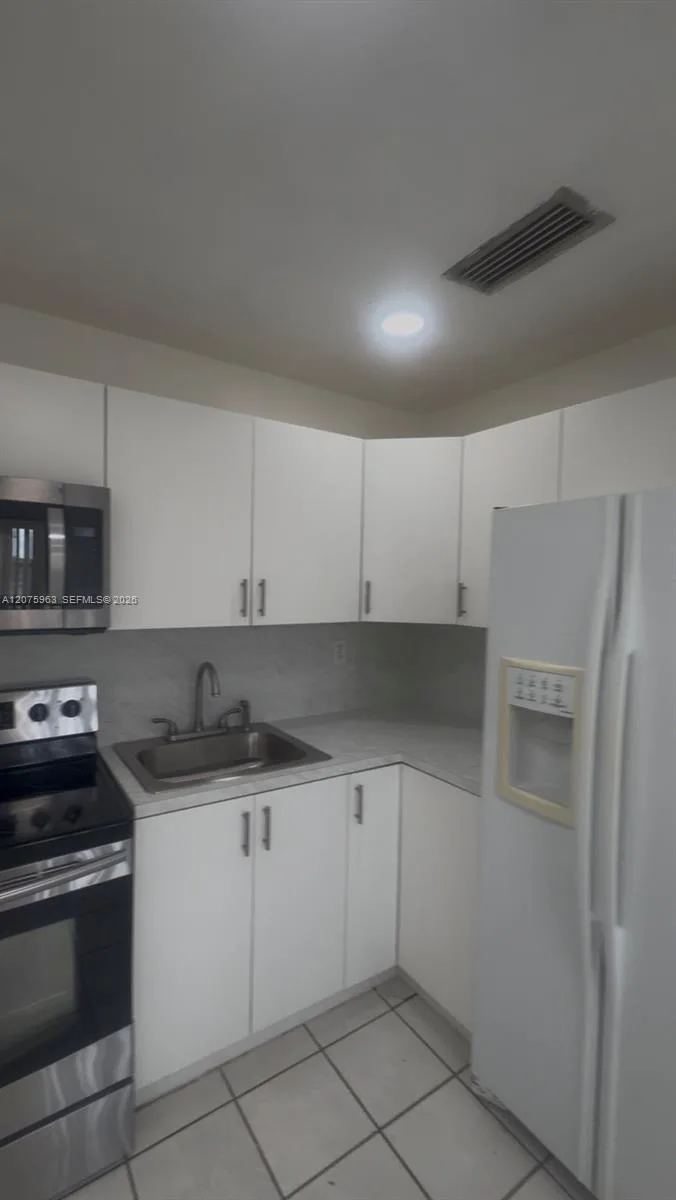 3821 SW 89th Ct # Front, Miami, FL 33165 photo 8