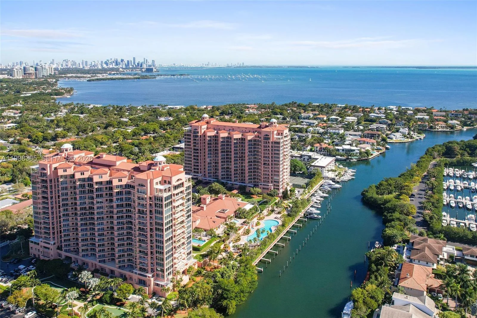 10 Edgewater Dr # 7G, Coral Gables, FL 33133