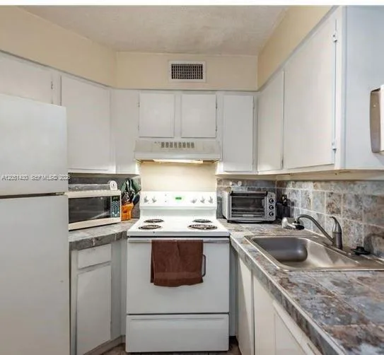212 Lake Pointe Dr # 112, Oakland Park, FL 33309 photo 4