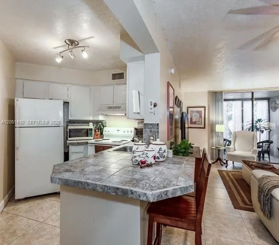 212 Lake Pointe Dr # 112, Oakland Park, FL 33309 photo 5