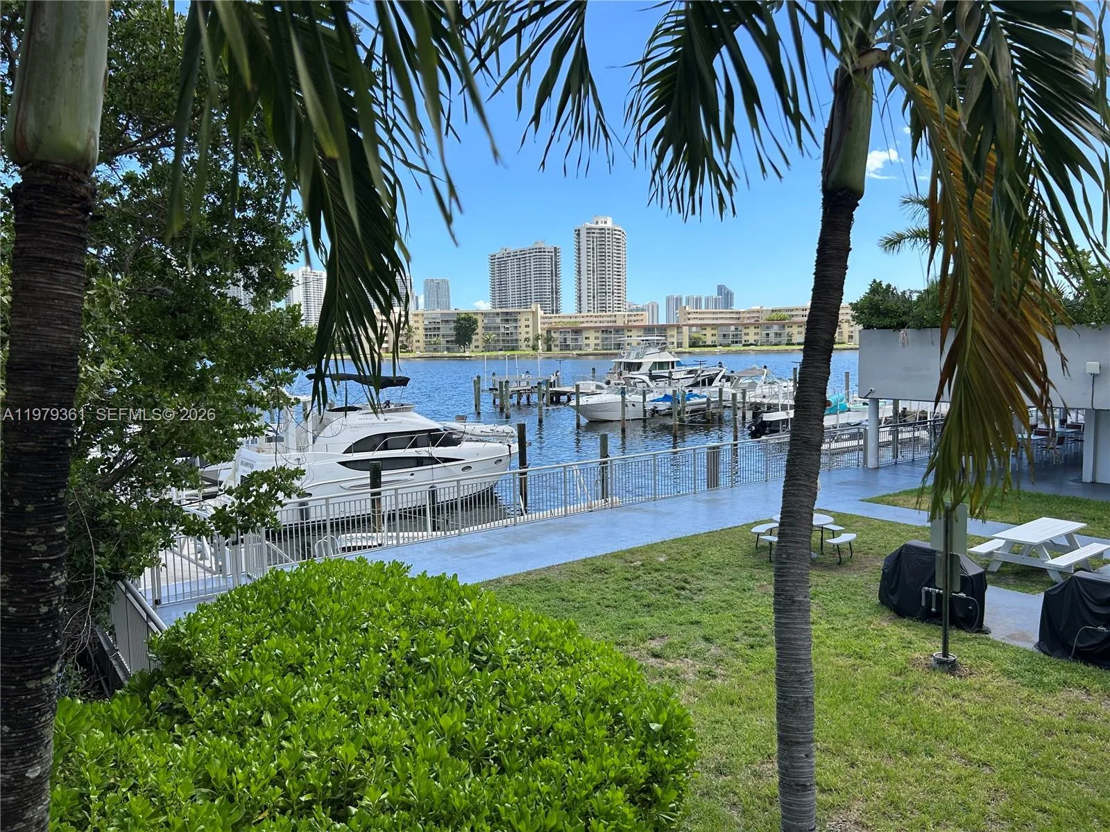 18031 Biscayne Blvd # 904, Aventura, FL 33160 photo 2