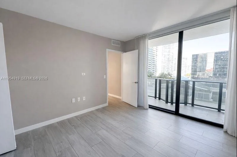 45 SW 9th St # 1208, Miami, FL 33130 photo 13