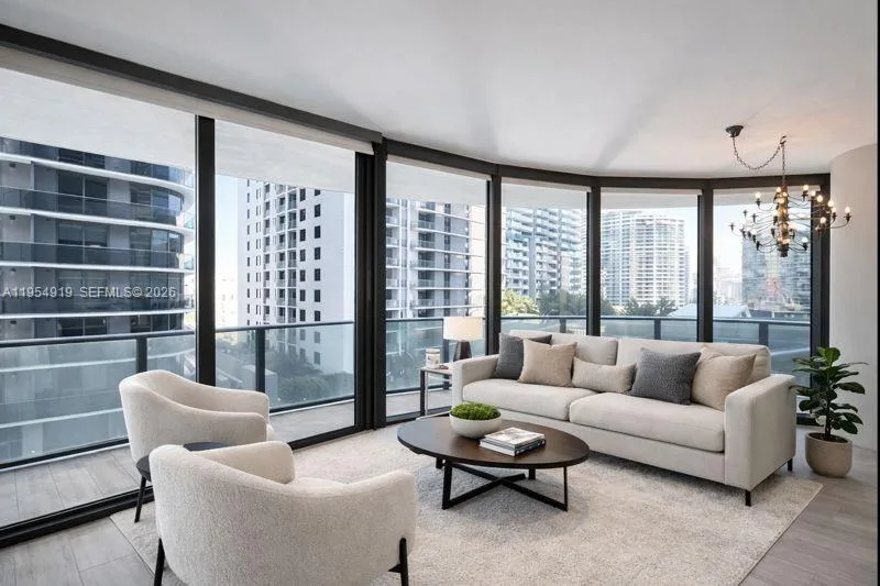 45 SW 9th St # 1208, Miami, FL 33130 photo 3