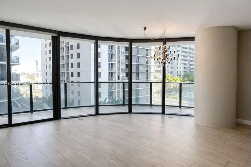 45 SW 9th St # 1208, Miami, FL 33130 photo 4