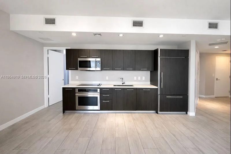 45 SW 9th St # 1208, Miami, FL 33130 photo 5