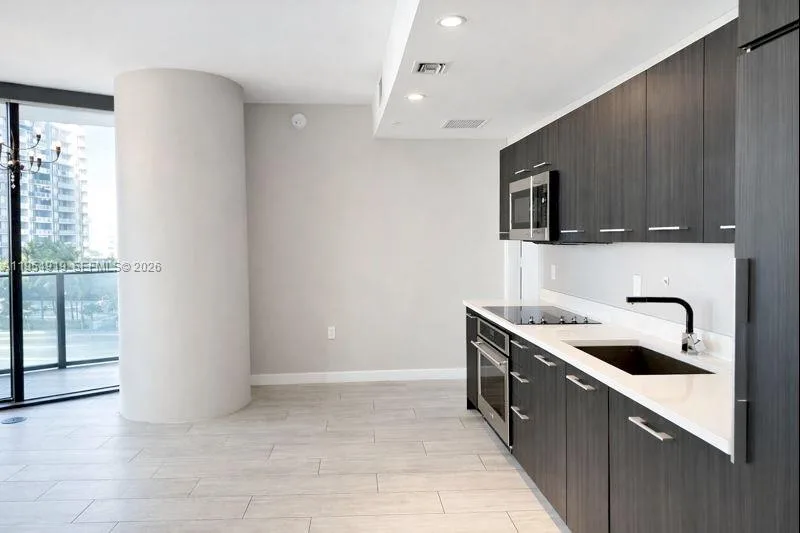 45 SW 9th St # 1208, Miami, FL 33130 photo 6
