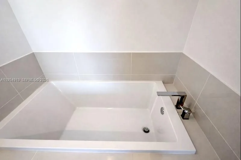 45 SW 9th St # 1208, Miami, FL 33130 photo 9