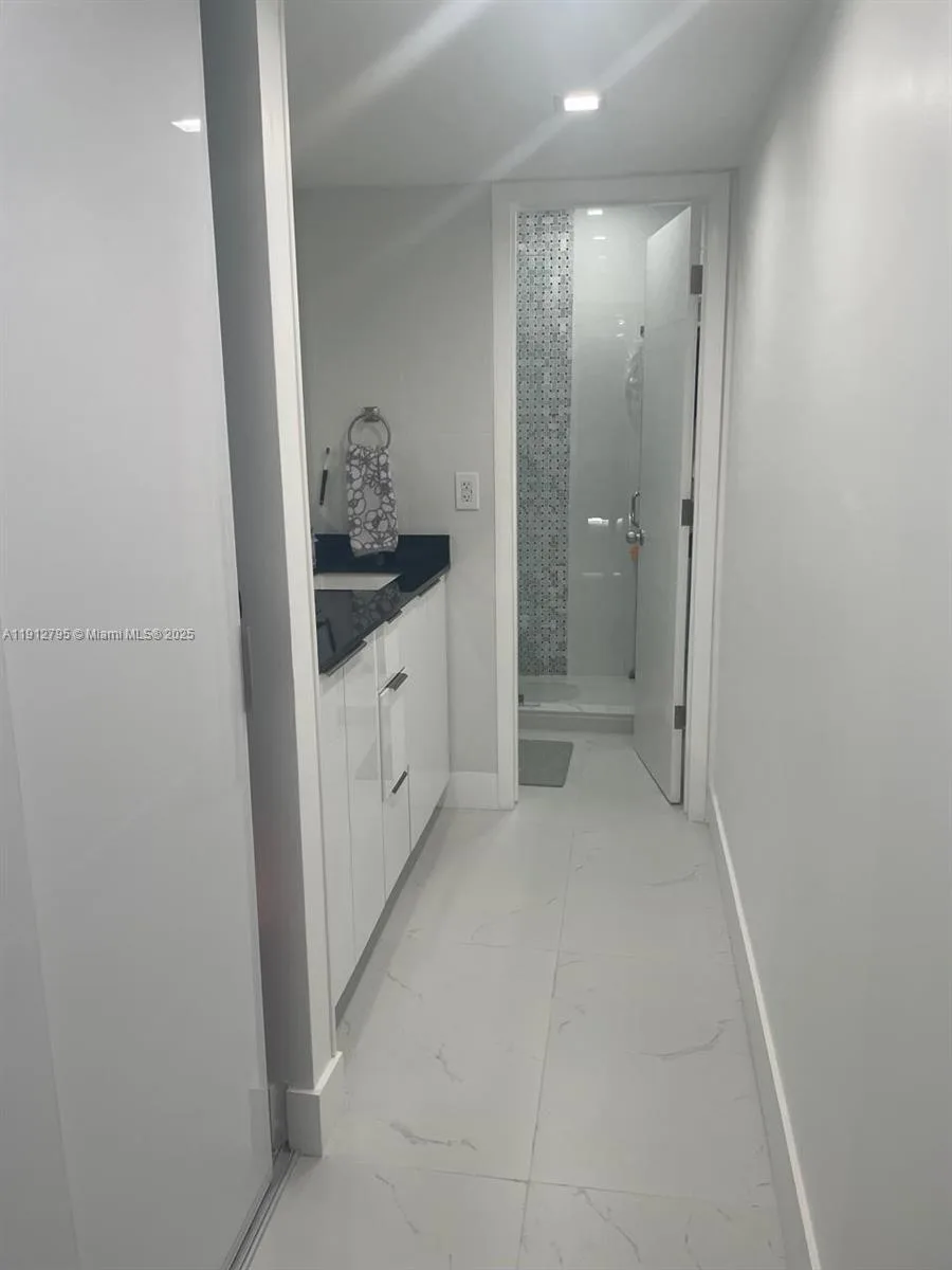 20400 W Country Club Dr # 615, Aventura, FL 33180 photo 3