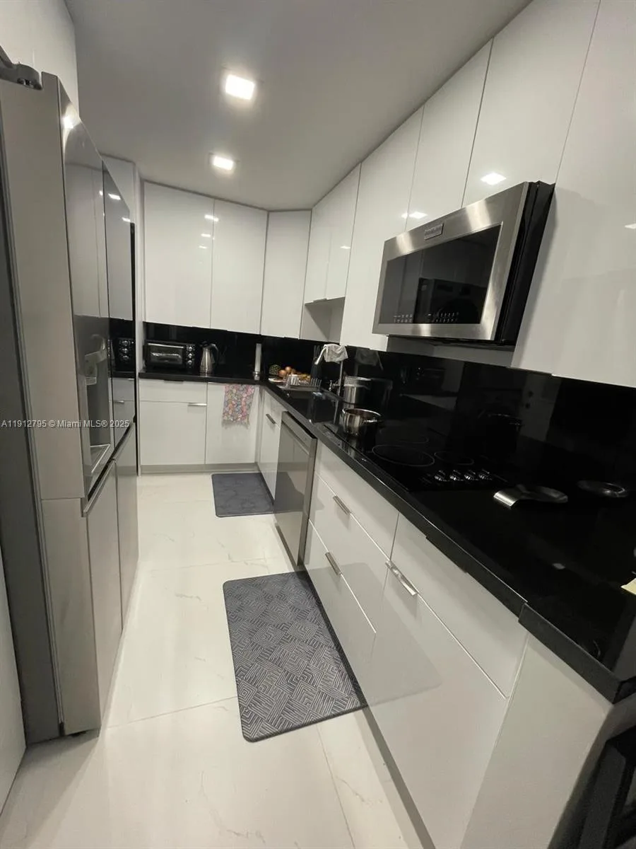 20400 W Country Club Dr # 615, Aventura, FL 33180 photo 4