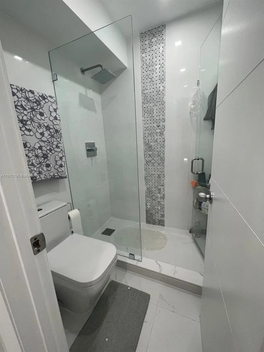 20400 W Country Club Dr # 615, Aventura, FL 33180 photo 6