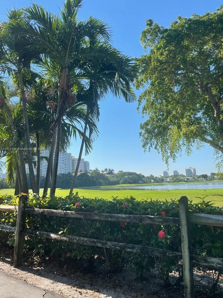 20400 W Country Club Dr # 615, Aventura, FL 33180 photo 8