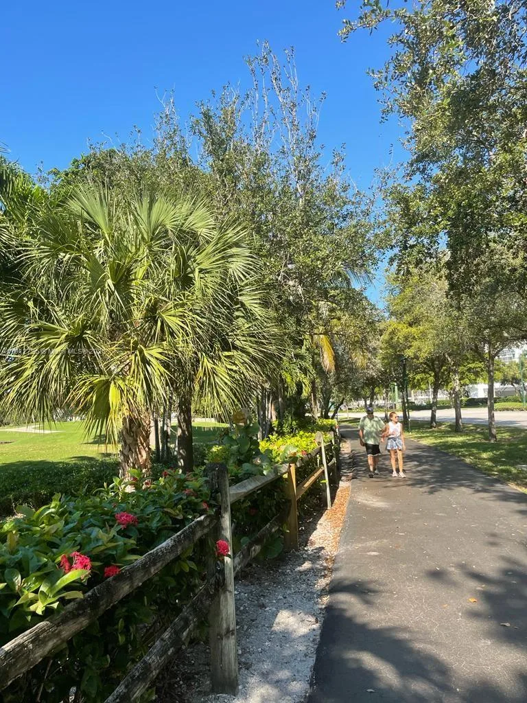 20400 W Country Club Dr # 615, Aventura, FL 33180 photo 9