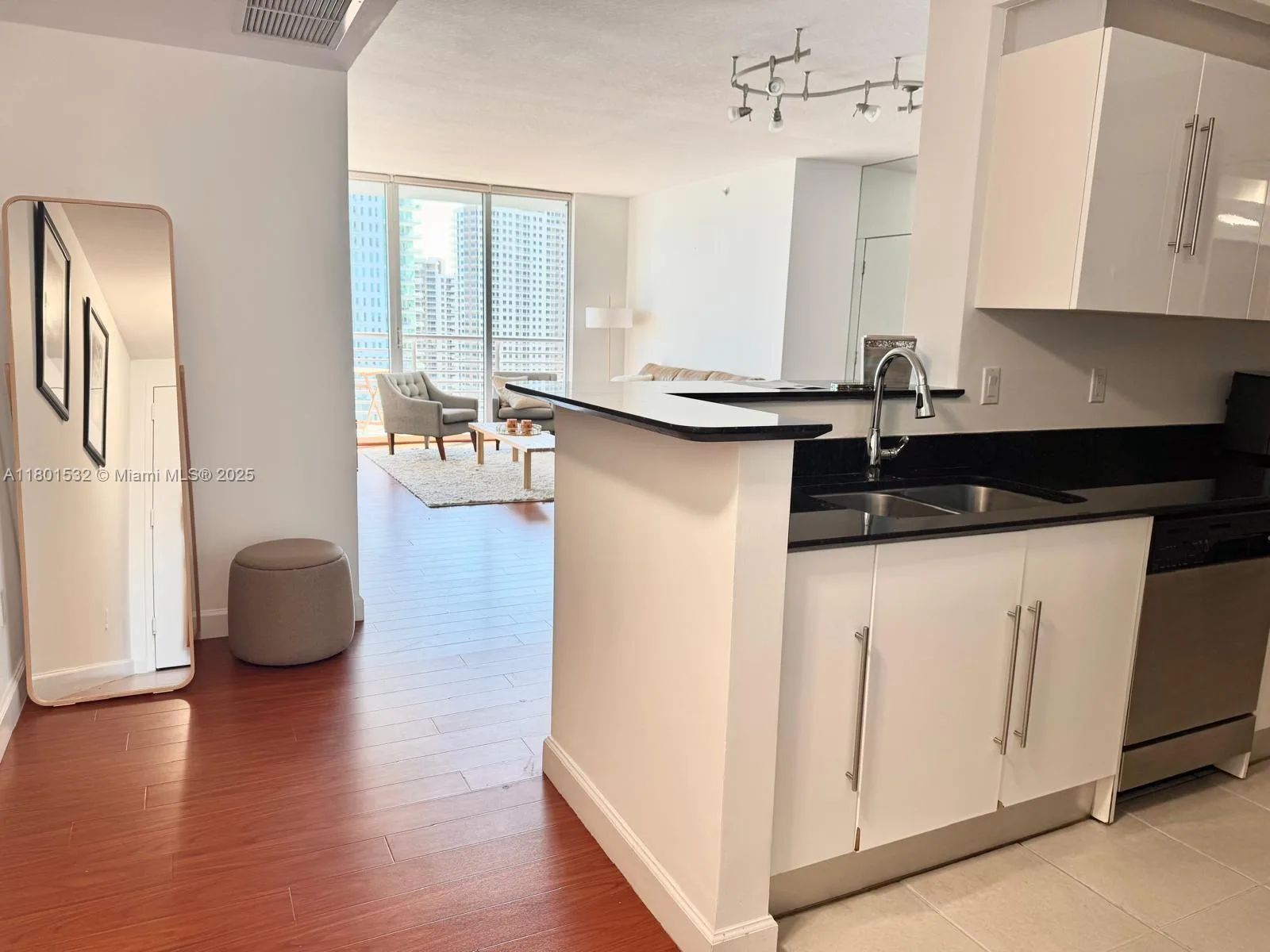 335 S Biscayne Blvd # 2105, Miami, FL 33131 photo 11