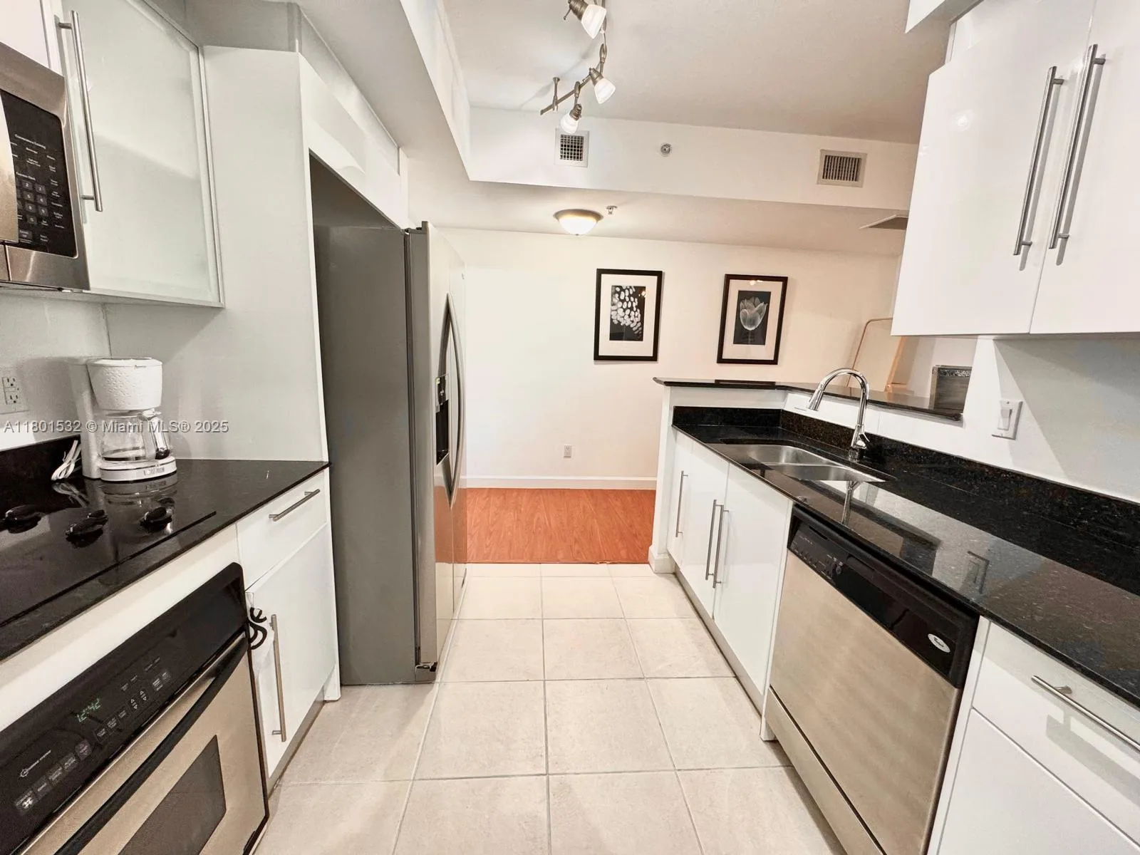 335 S Biscayne Blvd # 2105, Miami, FL 33131 photo 12
