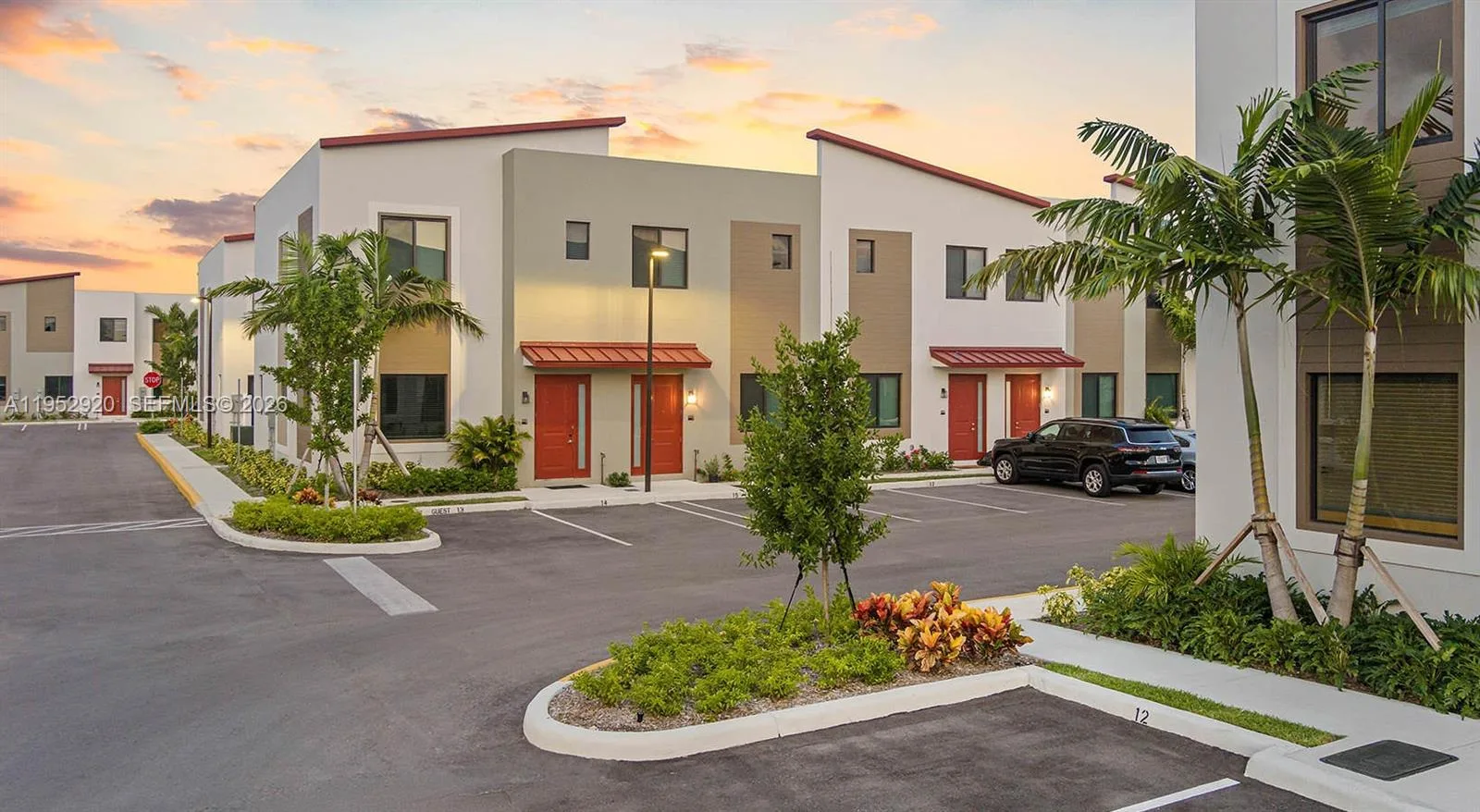 1001 NE 58th St # B1, Oakland Park, FL 33334