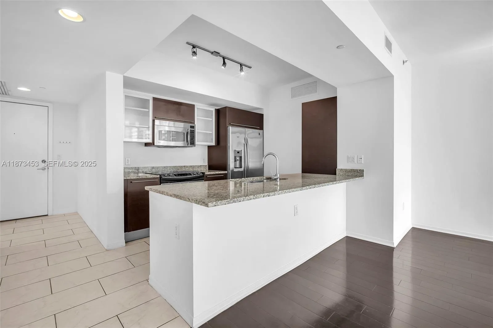 951 Brickell Ave # 2010, Miami, FL 33131 photo 10