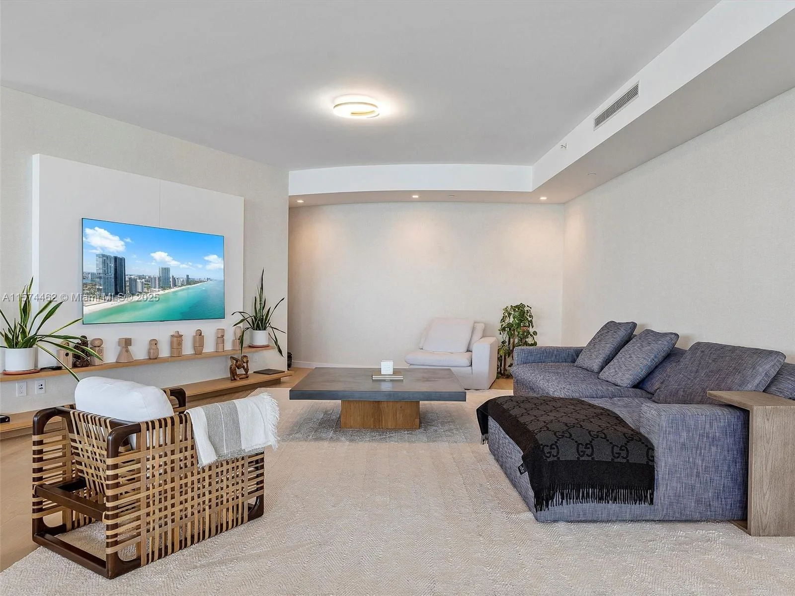 18555 Collins Ave # 801, Sunny Isles Beach, FL 33160 photo 9