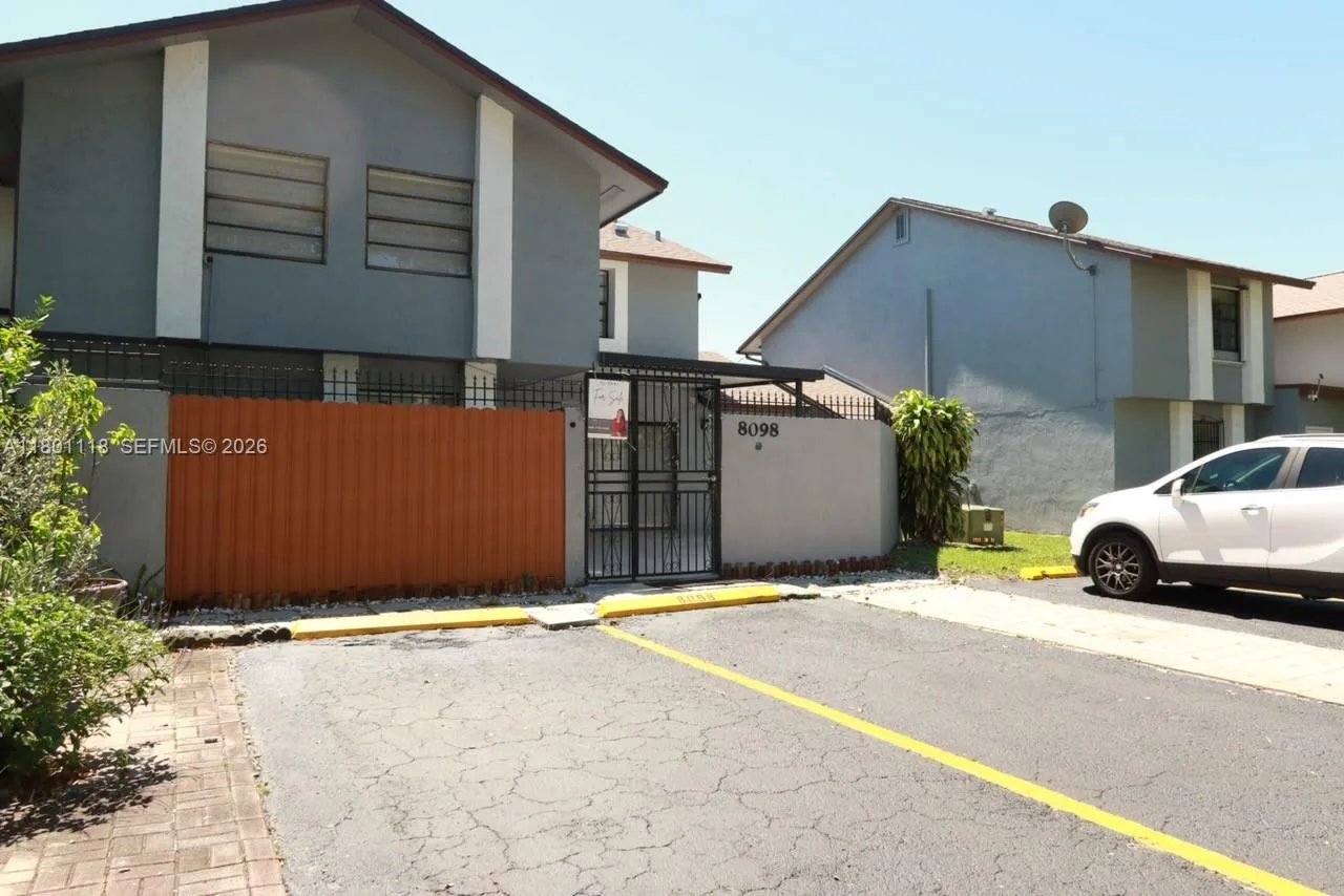 8098 NW 99th Ter, Hialeah Gardens, FL 33016 photo 2