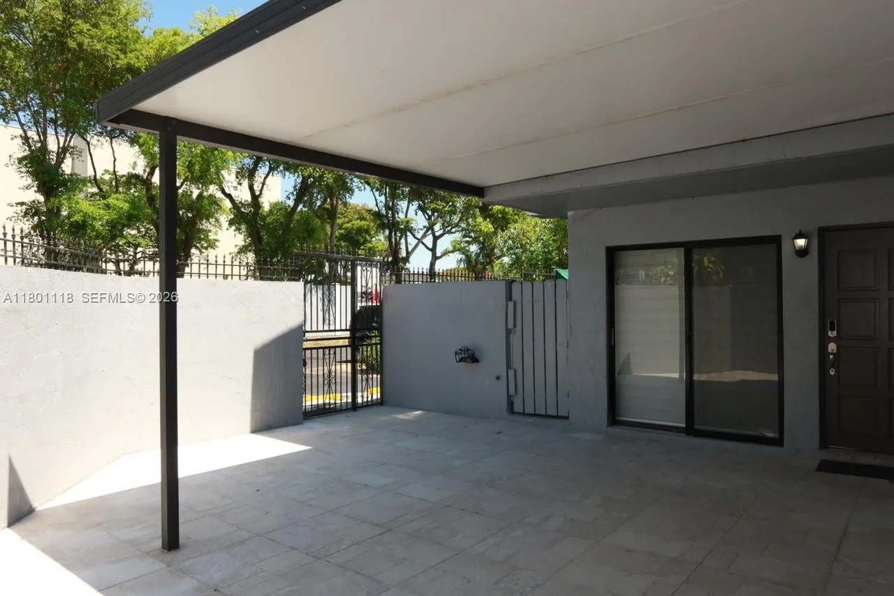8098 NW 99th Ter, Hialeah Gardens, FL 33016 photo 4