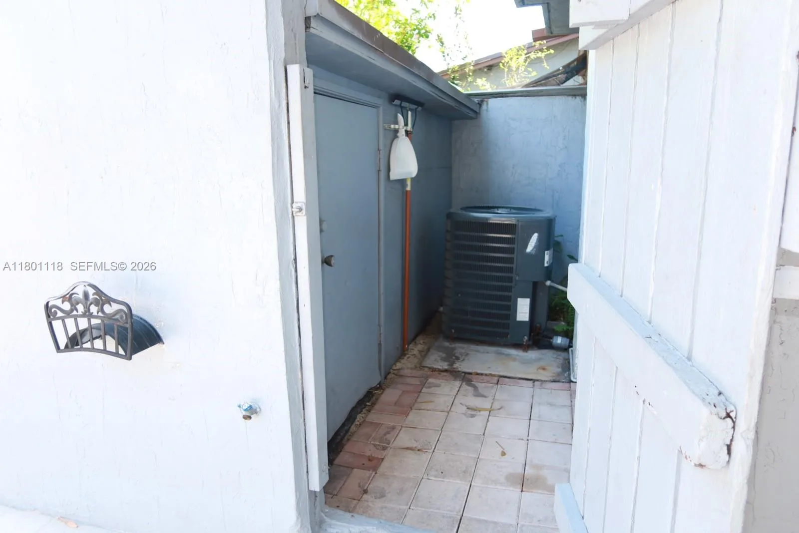 8098 NW 99th Ter, Hialeah Gardens, FL 33016 photo 5