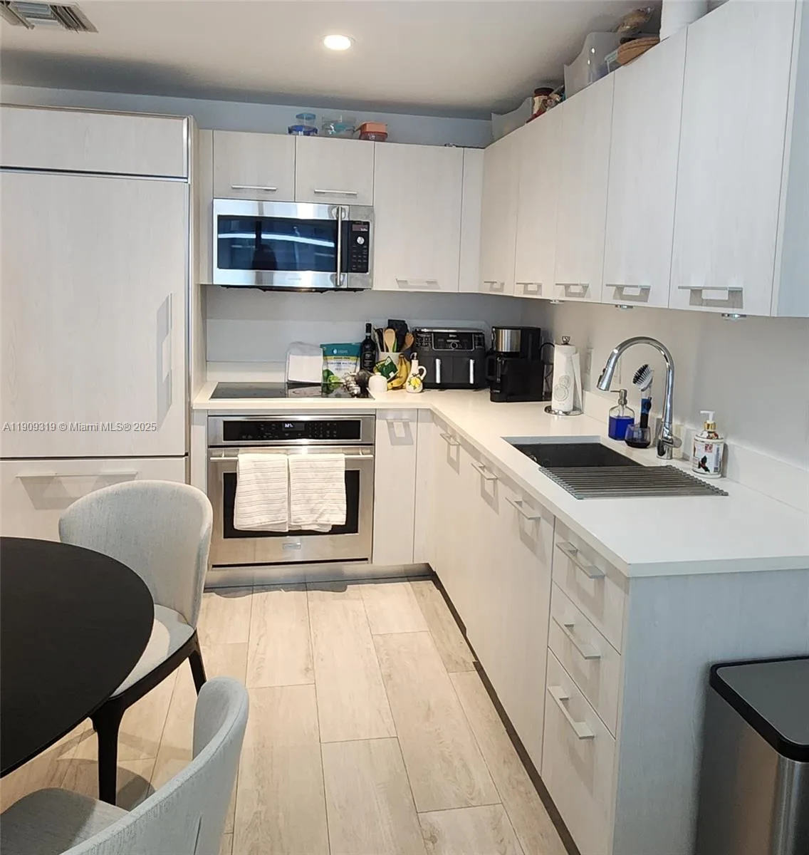 45 SW 9th St # 2207, Miami, FL 33130 photo 5