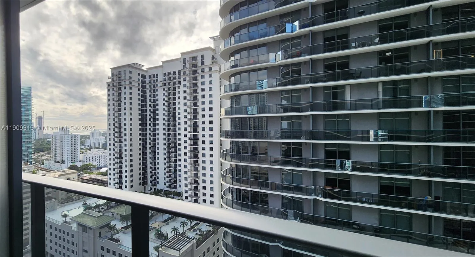 45 SW 9th St # 2207, Miami, FL 33130 photo 7
