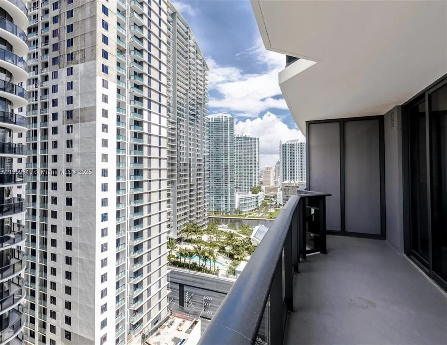 45 SW 9th St # 2207, Miami, FL 33130 photo 8
