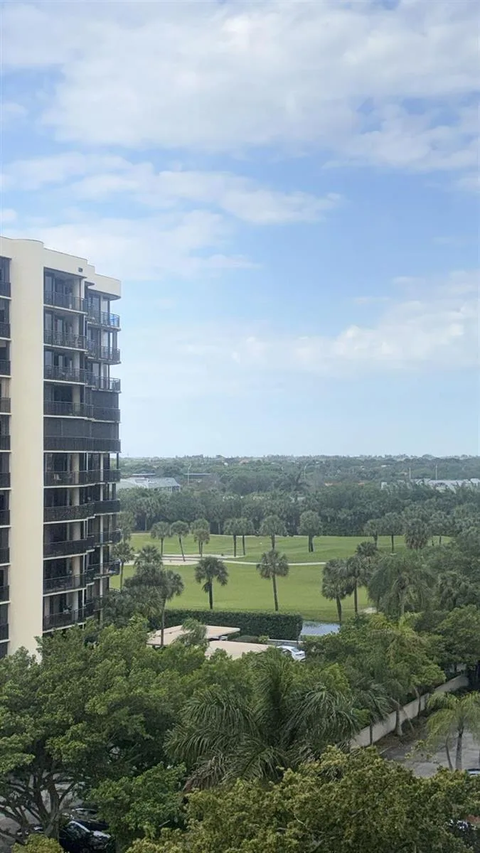 2425 Presidential Way # 705, West Palm Beach, FL 33401