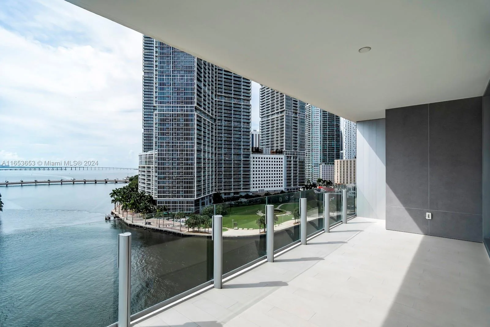 300 Biscayne Blvd Way # 902, Miami, FL 33131 photo 2