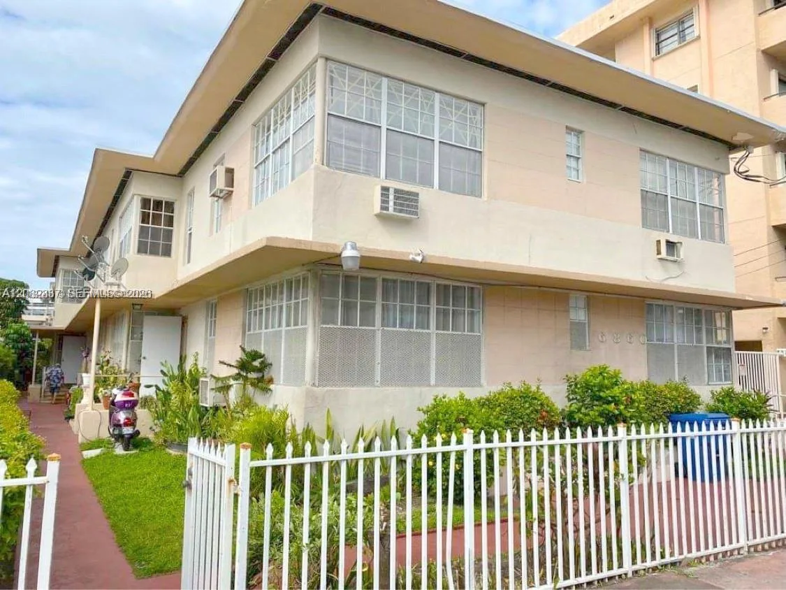 6860 Abbott Ave # 8B, Miami Beach, FL 33141
