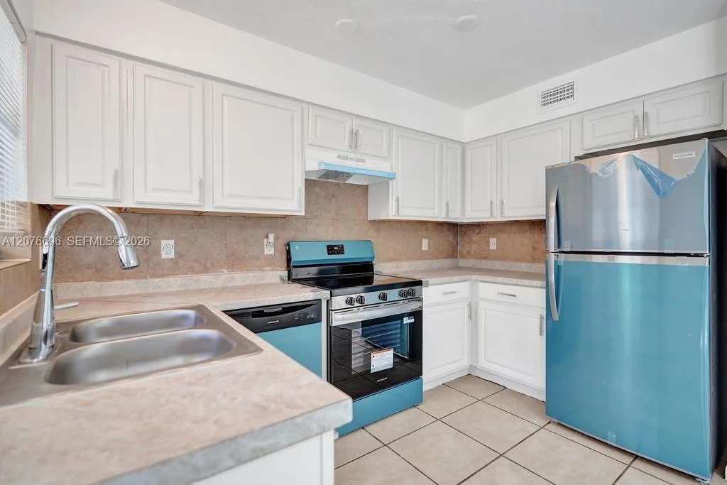4511 Treehouse Ln # B, Tamarac, FL 33319 photo 6
