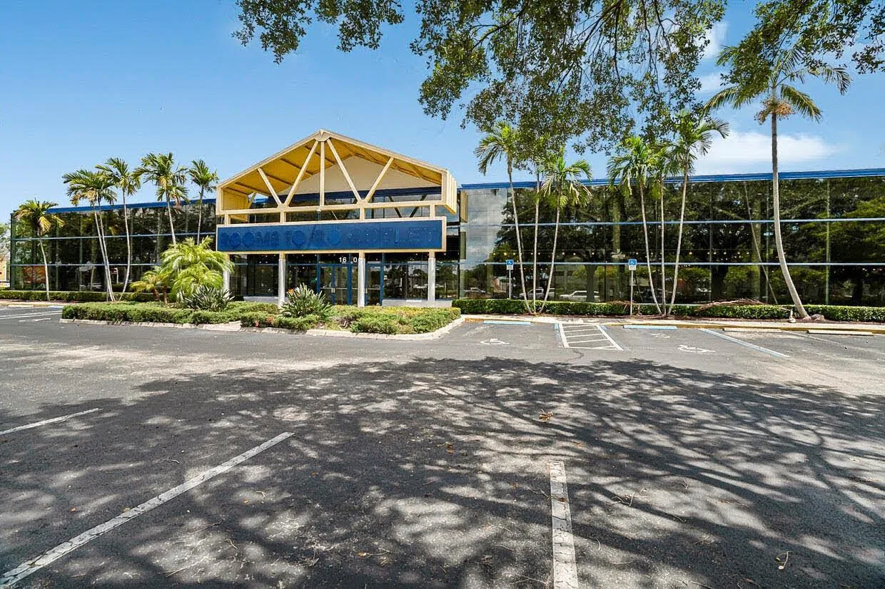 1605 W Oakland Park Boulevard, Oakland Park, FL 33311