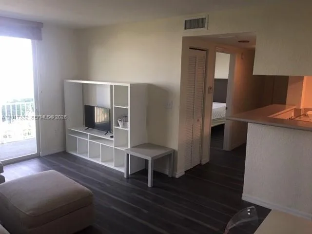 816 NW 11th St # 1104, Miami, FL 33136 photo 2