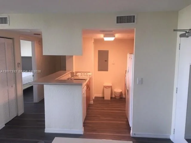 816 NW 11th St # 1104, Miami, FL 33136 photo 3