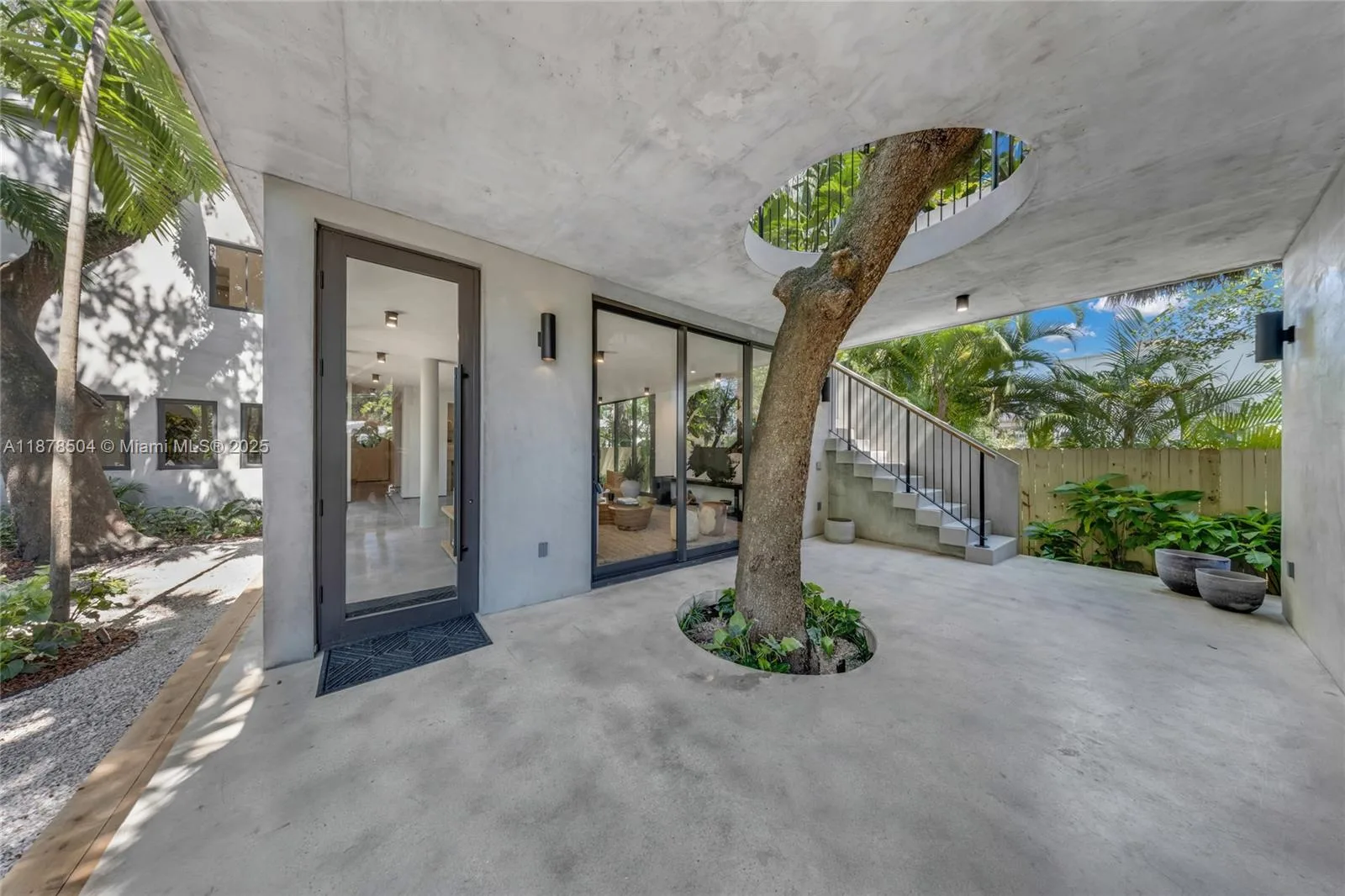 1000 NW 9th Ct, Miami, FL 33136 photo 2