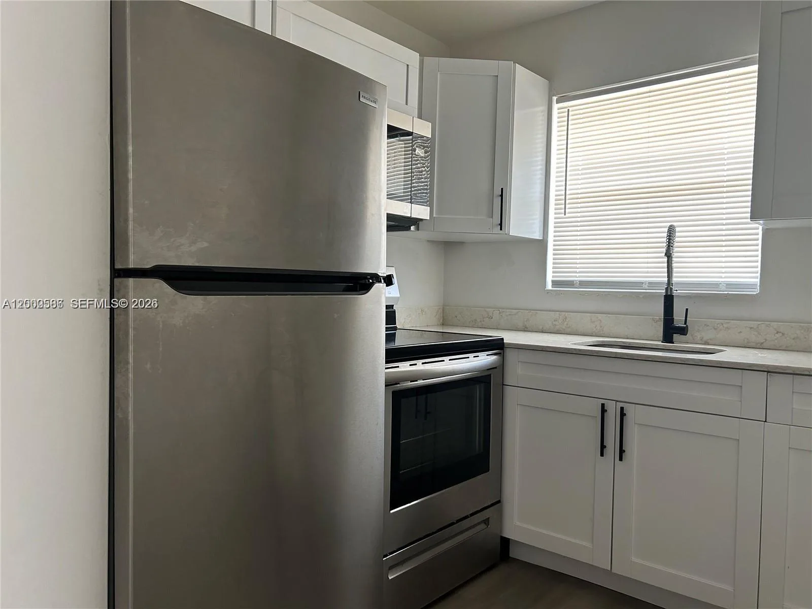 916 SW 10th St, Hallandale Beach, FL 33009 photo 10