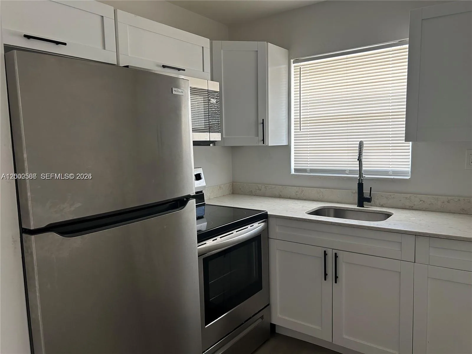 916 SW 10th St, Hallandale Beach, FL 33009 photo 9