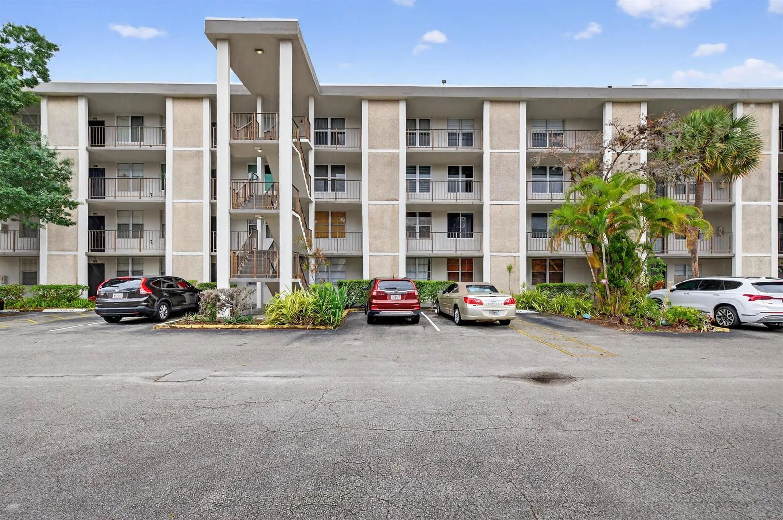 4850 NW 29 Court # 327, Lauderdale Lakes, FL 33313