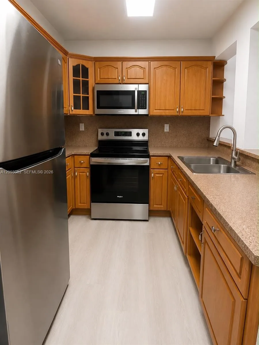 5625 W 20th Ave # 404, Hialeah, FL 33012 — zdjęcie 3