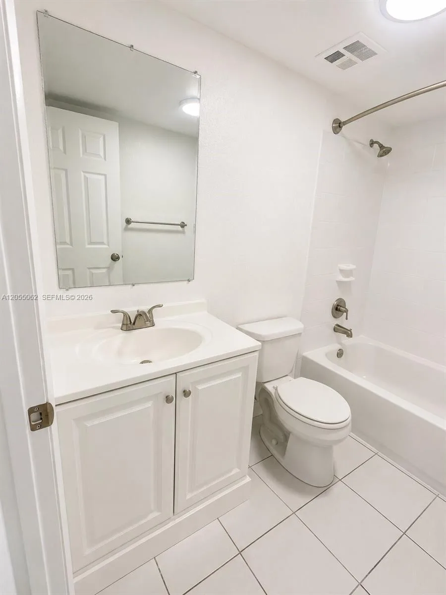 5625 W 20th Ave # 404, Hialeah, FL 33012 — zdjęcie 5