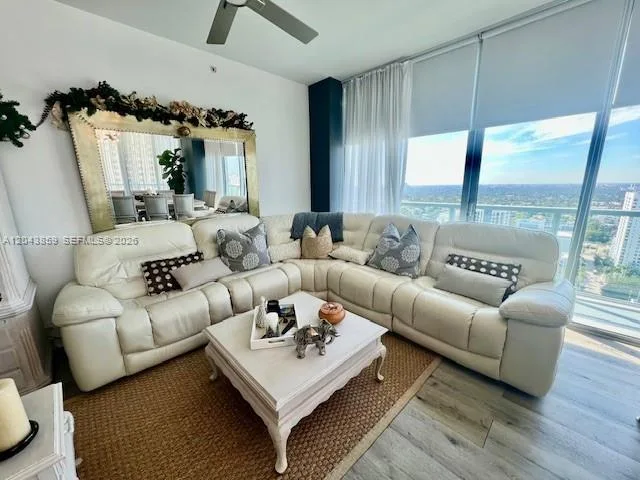 1111 SW 1st Ave # 3225, Miami, FL 33130 photo 4