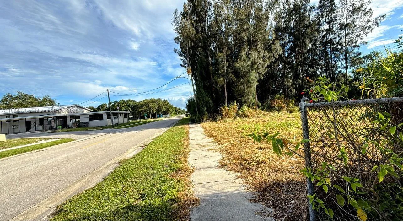 866 NE 16 ave, Okeechobee, FL 34972 photo 2